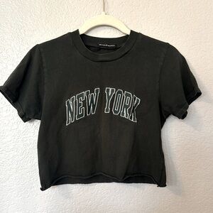 Brandy Melville “New York” cropped Tee
